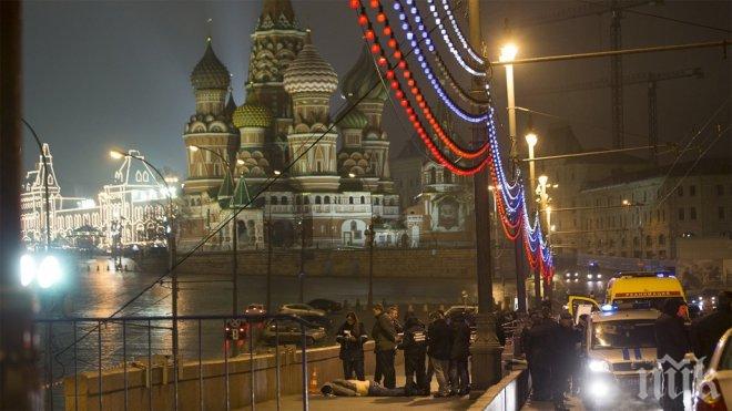 Москва в ужас! Разследват политически причини за убийството на Немцов (шокиращи снимки) 