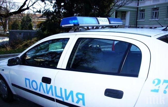 Криминално проявен нападна полицаи с нож, те го простреляха