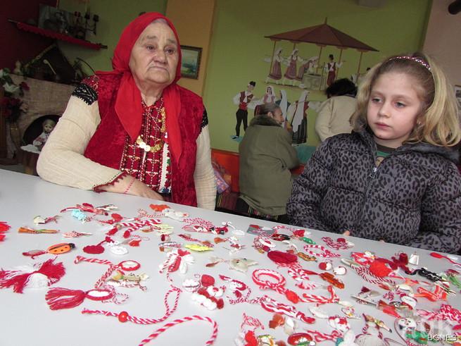 80-годишна Баба Марта радва над половин век децата в Бъзън 