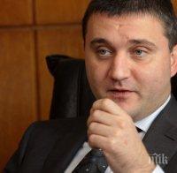 Горанов представя новия дълг в Лондон, Париж и Виена