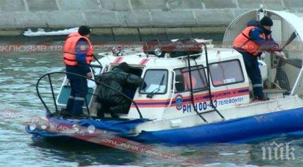 водолази търсят пистолета застрелян немцов дъното москва река