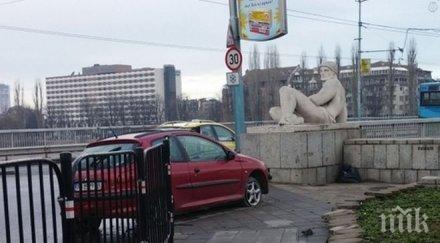 годишен шофьор заби оградата