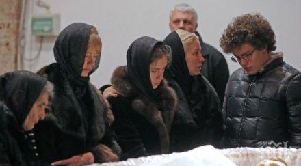 пик ексклузивно две жените немцов застанаха заедно майка ковчега