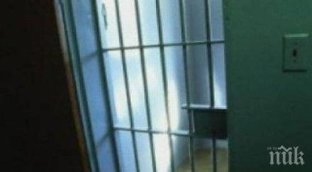 гръцки прокурори препоръчаха лидерът златна зора пуснат гаранция