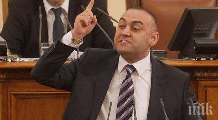 ислямистът хюсеин хафъзов развя българския флаг бургас снимка