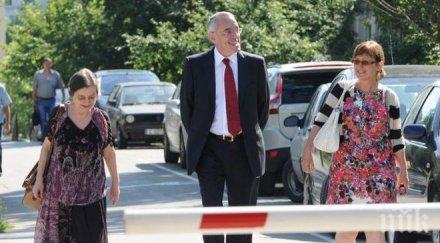 вижте жълтият издател мераклия премиер огнян донев отстрелва борисов доган местан пеевски