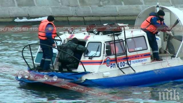 Водолази търсят пистолета, с който е застрелян Немцов, на дъното на Москва река