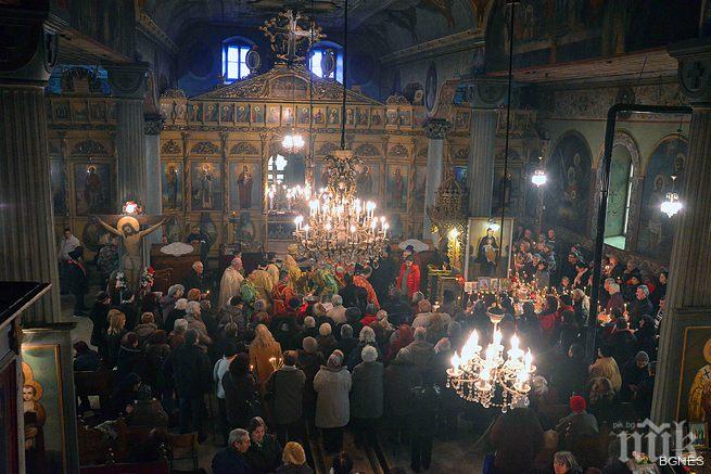 През март посрещаме частица от мощите на св. Николай Чудотворец