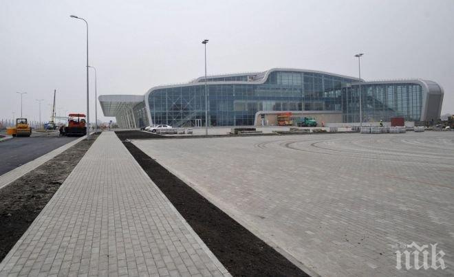 Сигнал за бомба евакуира служители и пътници от летище в Украйна