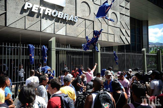 Искат имунитета на десетки политици заради корупция в Бразилия