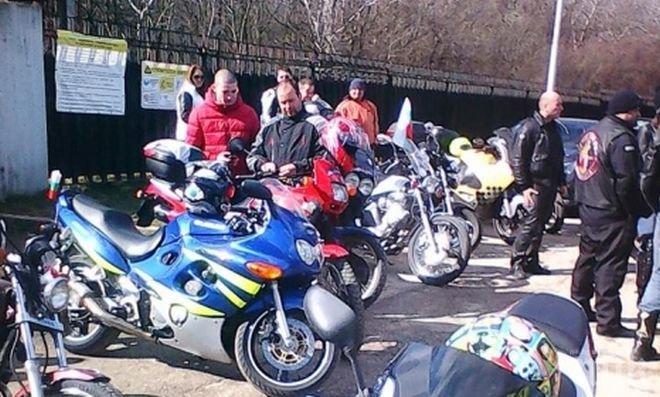 Мотористи организираха шествие за Трети март