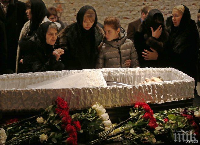 Руското правителство отдаде почит на убития Немцов