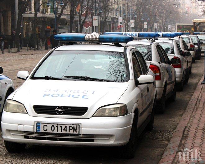 Полицията в Бургас задържа двама мъже