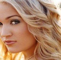 Кари Ъндърууд стана майка на момченце