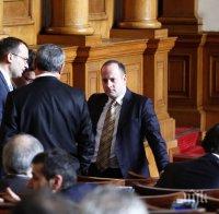 Първо в ПИК! Четирите парламентарни групи на мнозинството, Бъчварова и Кунева застанали зад Вучков! Премиерът обаче няма да се поддаде на опитите за шантаж!