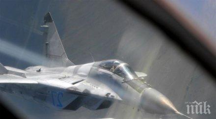 военни бомбардираха летището триполи