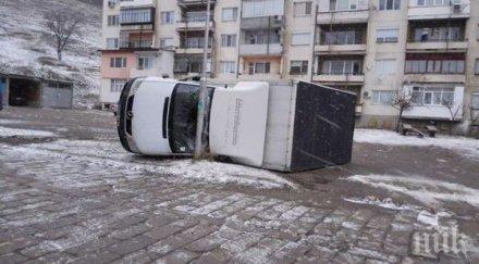 грък обърна камион монтана