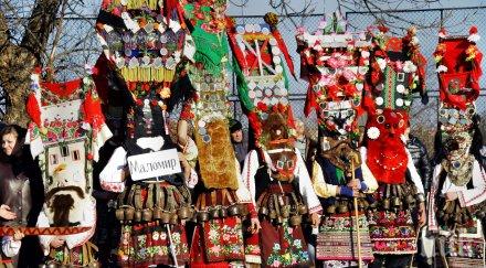 кукерландия започва карнавално шествие