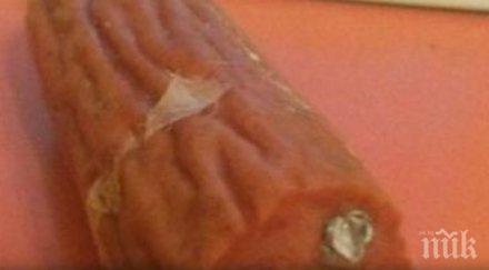 потрес мъж откри парче метал шпеков салам закупен известна хранителна верига