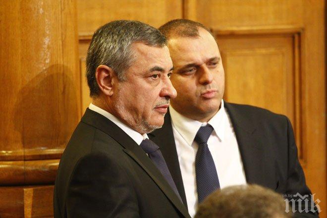 Валери Симеонов: И аз не мога да работя, но не си подавам оставката