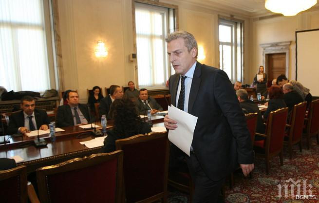 Министър Москов сменя ръководствата на 3 болници