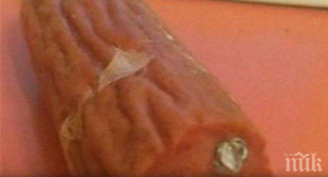 Потрес! Мъж откри парче метал в шпеков салам, закупен от известна хранителна верига