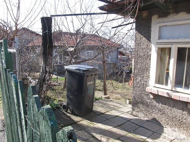 Абсурдно! Задигат кофите за смет заедно с боклука в Русе