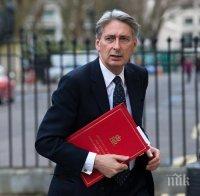 Хамънд: Готови сме с пакет от нови санкции, ако не се спазва споразумението от Минск