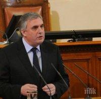 Само в ПИК! Калфин закъсня с два часа за парламентарния контрол заради оставката на Първанов