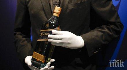 джони уокър пуска бутилка свързва смартфон