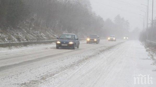 Инцидент с товарен автомобил затвори част от пътя Велинград-Юндола