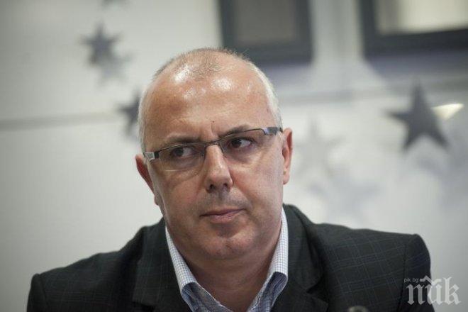 Оставката на Вучков се очаква парламентът да гласува днес