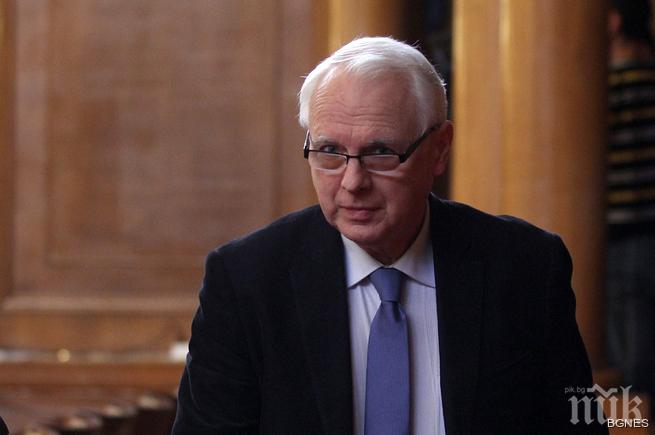 Велизар Енчев: Премиерът е опасно вулгарен, назначението на Бъчварова е скандално