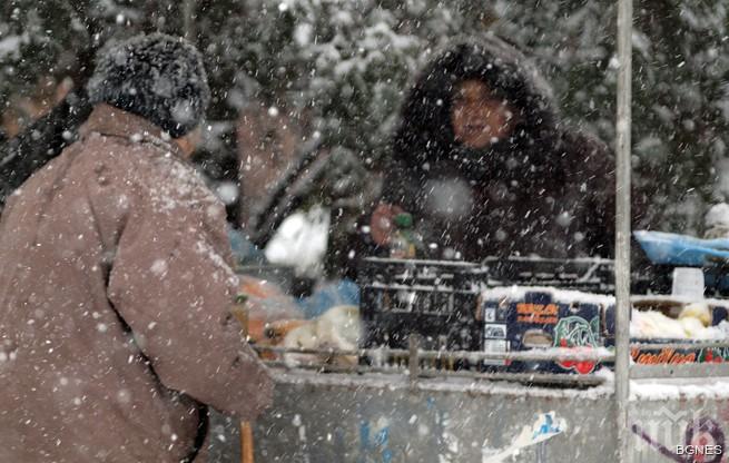 Снеговалежите продължават, ще има и виелици