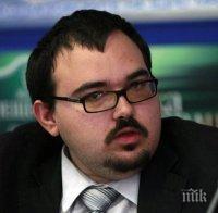 Комисията за защита от дискриминация с позиция за гаврата на Емили Тротинетката и компания