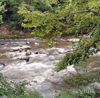 Река Мартинка заля пътя за Симеоновград