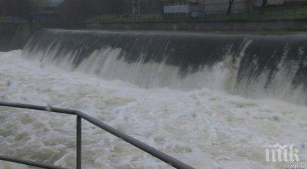 хиляди без ток достъп пътищата кърджалийско язовир студен кладенец прелива