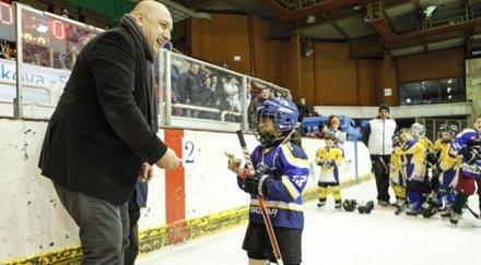 кралев награди участниците детския хокеен турнир крос айс