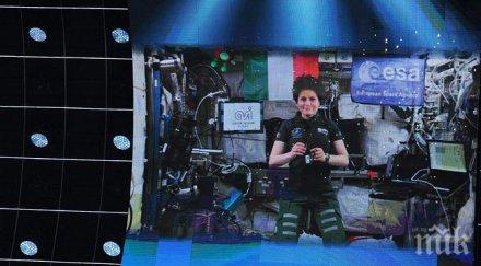 астронавтката саманта кристофорети популярната италианка