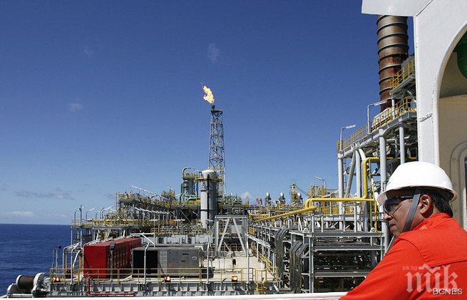 Цената на петрола пада