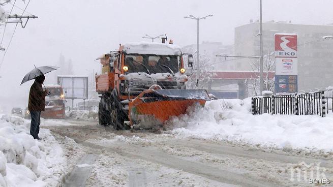 Електрозахранването в Южна България все още е извън строя - 10 подстанции не работят