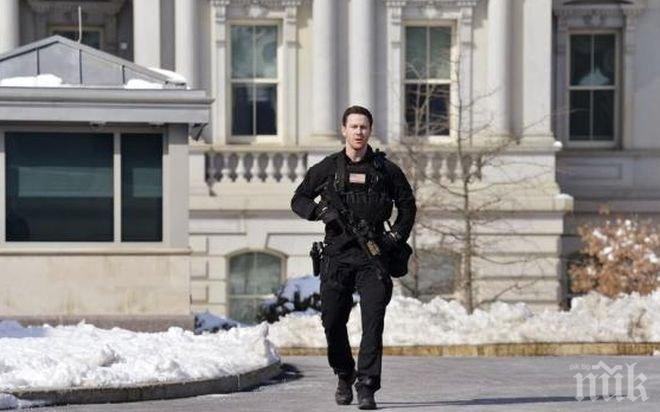 Отменена е тревогата в Белия дом, пожар в количка бил причината 