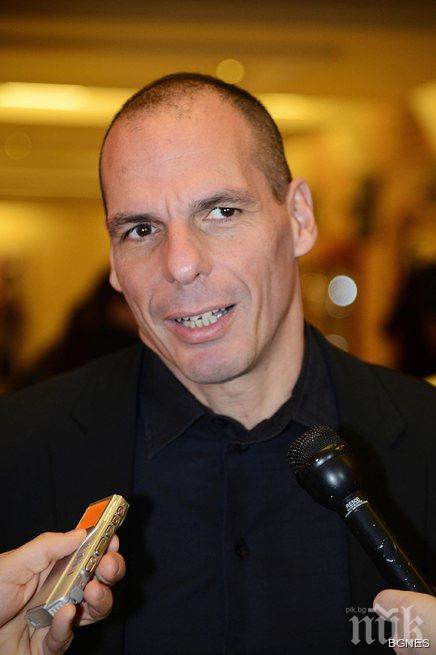 Варуфакис скастрен от своя лагер: Говори по-малко, действай повече