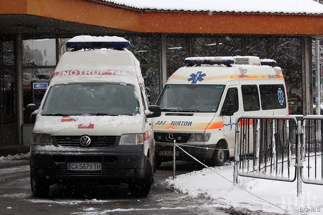 Движението на линейки в бедстващите райони е затруднено