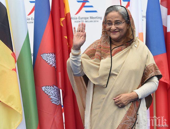 Взривове гръмнаха на пътя на премиерката на Бангладеш