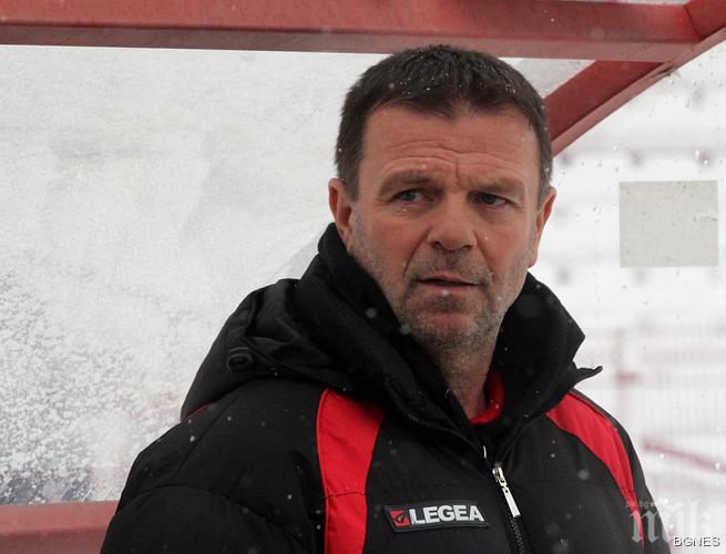 Стойчо Младенов след загубата от Берое: На такъв терен не сме способни да печелим 