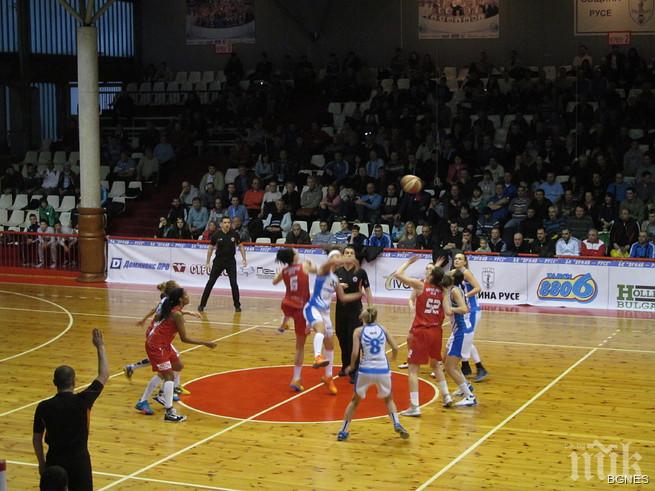 Шампионките надвиха носителя на Купата в дамското баскетболно дерби на 8 март