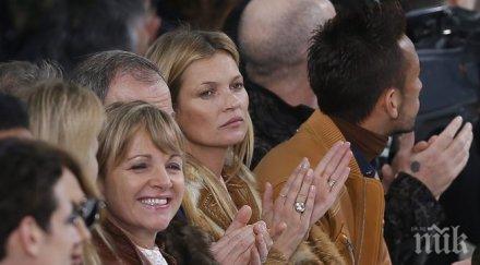 сестрата кейт мос навлезе надълбоко модата