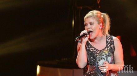 кели кларксън имала връзка свой опонент american idol