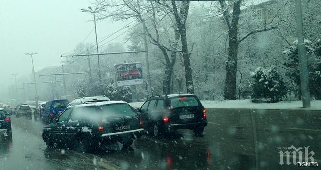 Предимно облачно, валежите спират